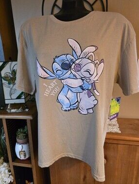 🆕️ Lilo & Stitch 'I Heart You' Hug Beige Graphic Tee Size XL